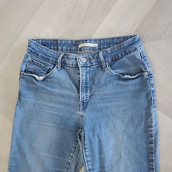 Levis Classic Mid Rise Skinny Womans Jeans, Size 31 - Picture 2 of 8